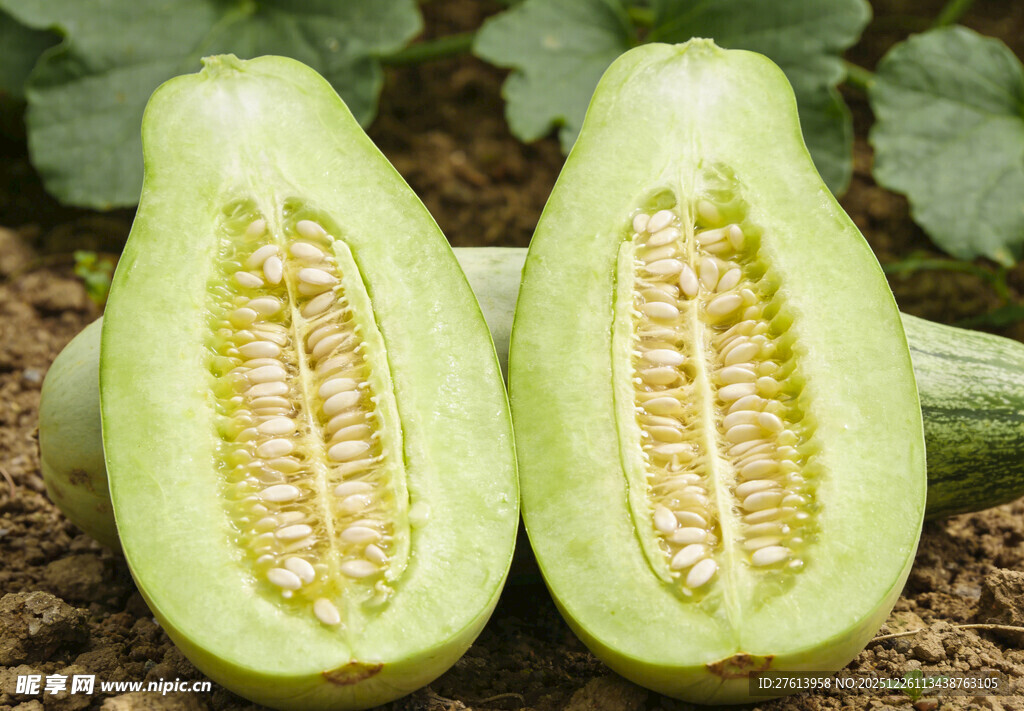 切开的羊角甜瓜