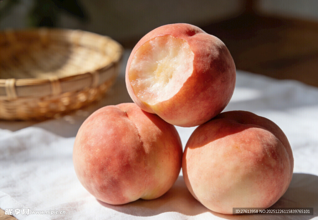 水蜜桃堆叠展示