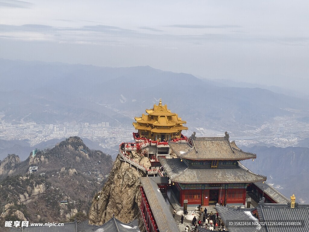 山顶古建筑景观