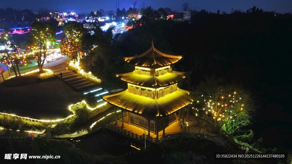 夜幕下的璀璨古亭