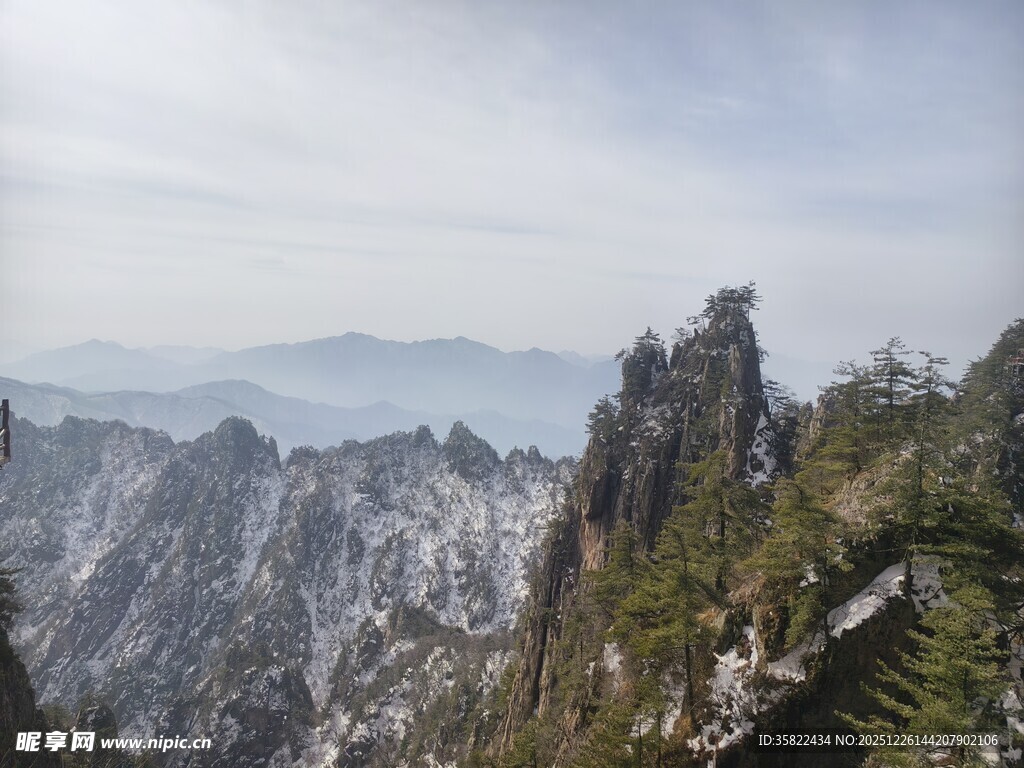 冬日峻岭雪景