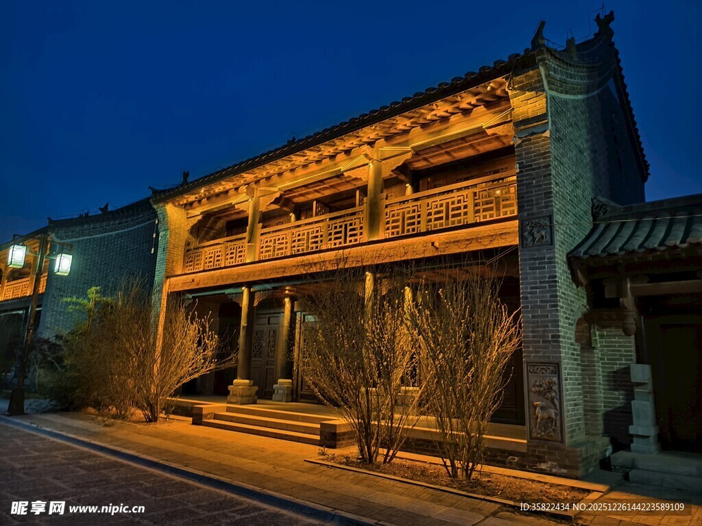 古建夜景尽显传统韵味