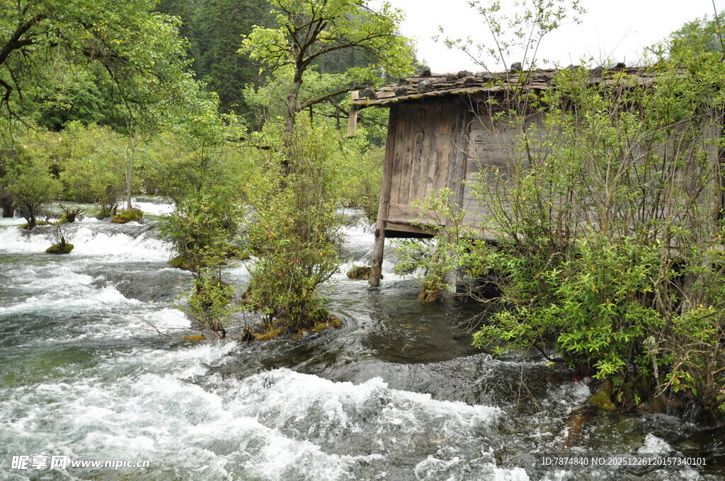 溪边木屋 自然清新景致