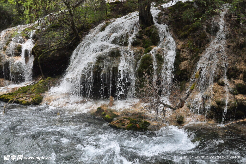 山间瀑布流水景观
