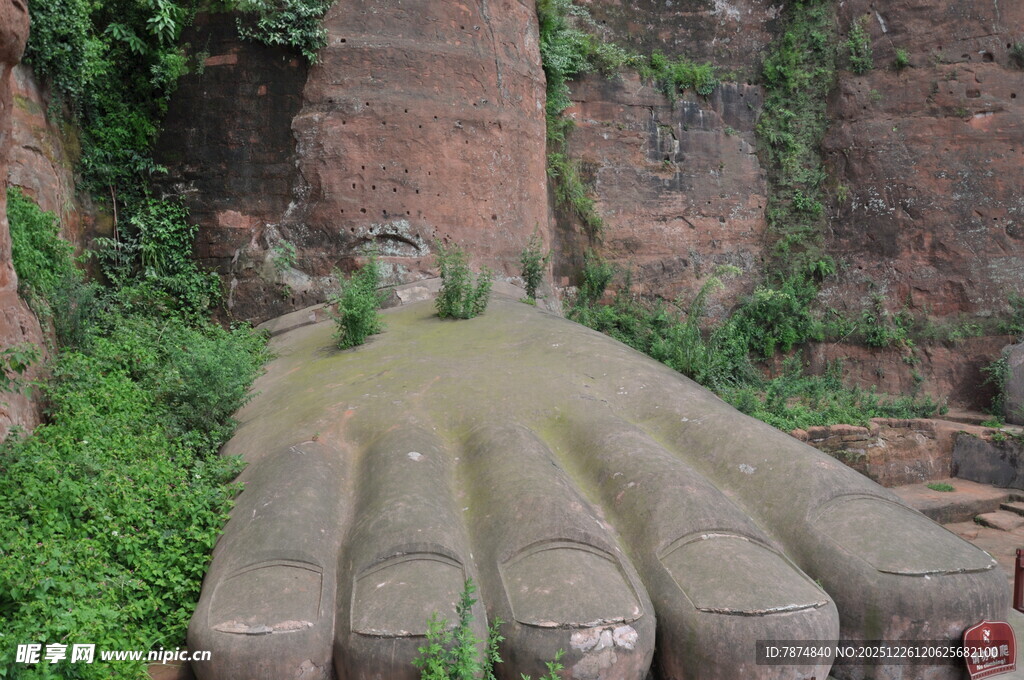 巨大石手指遗迹景观