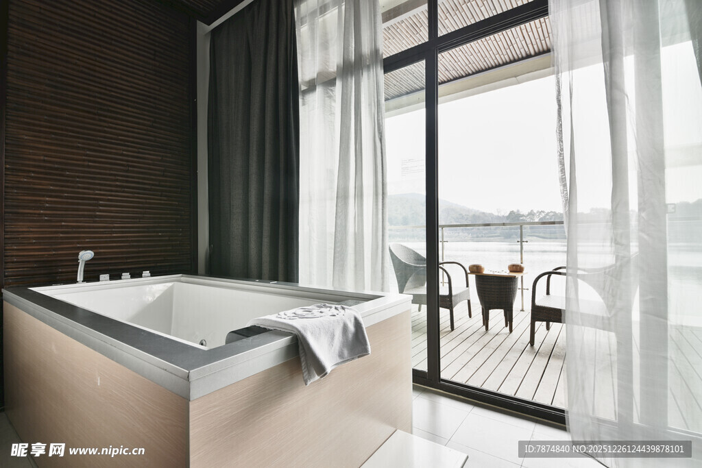现代简约风浴室观景浴缸