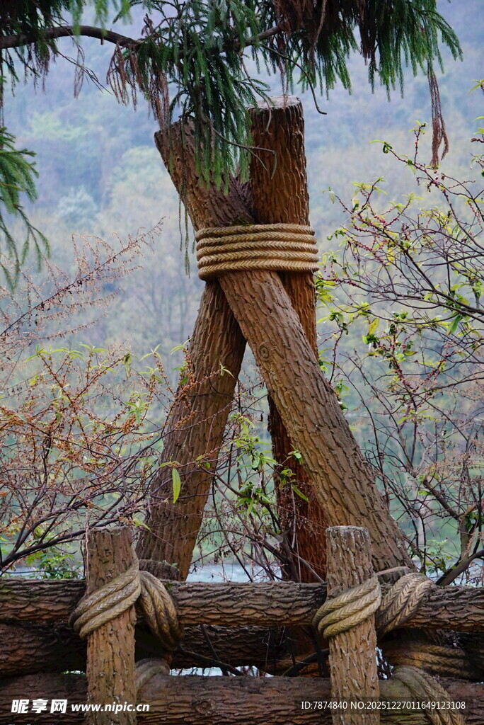 户外木制三角架景观