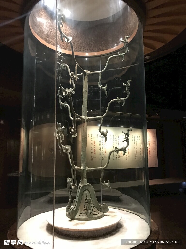 青铜神树文物展示
