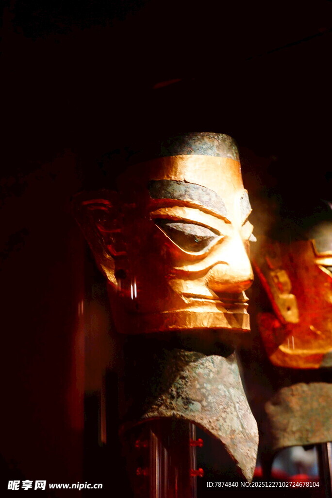 神秘古铜面具特写