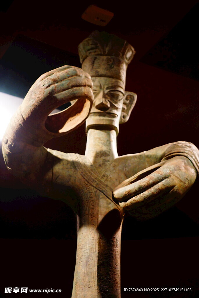 古蜀青铜人像手部特写