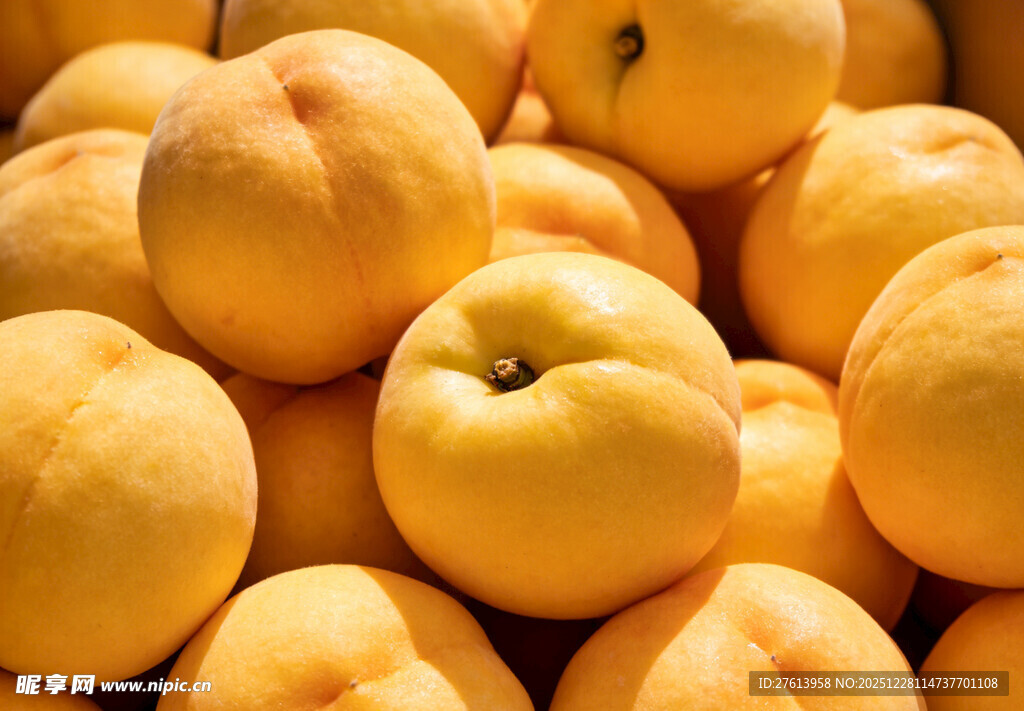 一堆黄桃