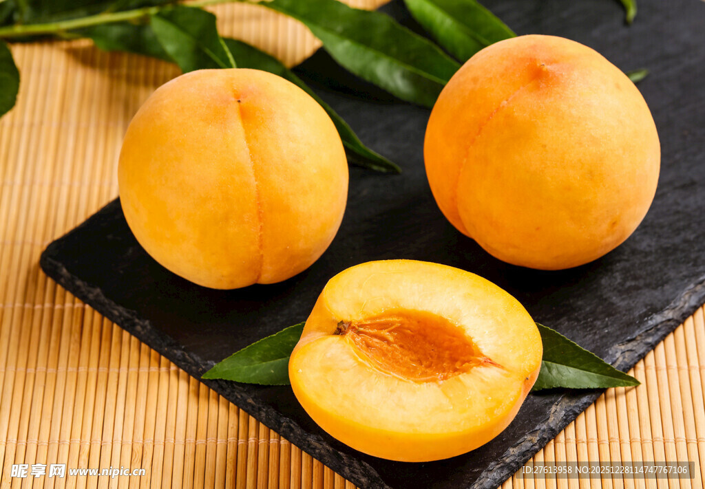 新鲜黄桃