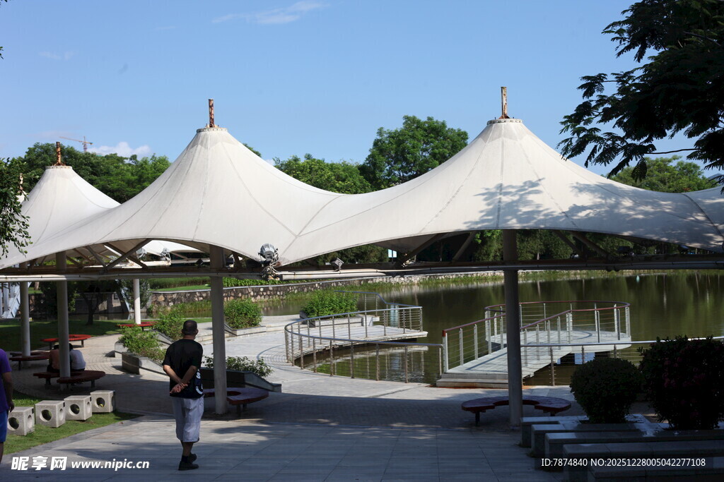 户外白色张拉膜景观设施