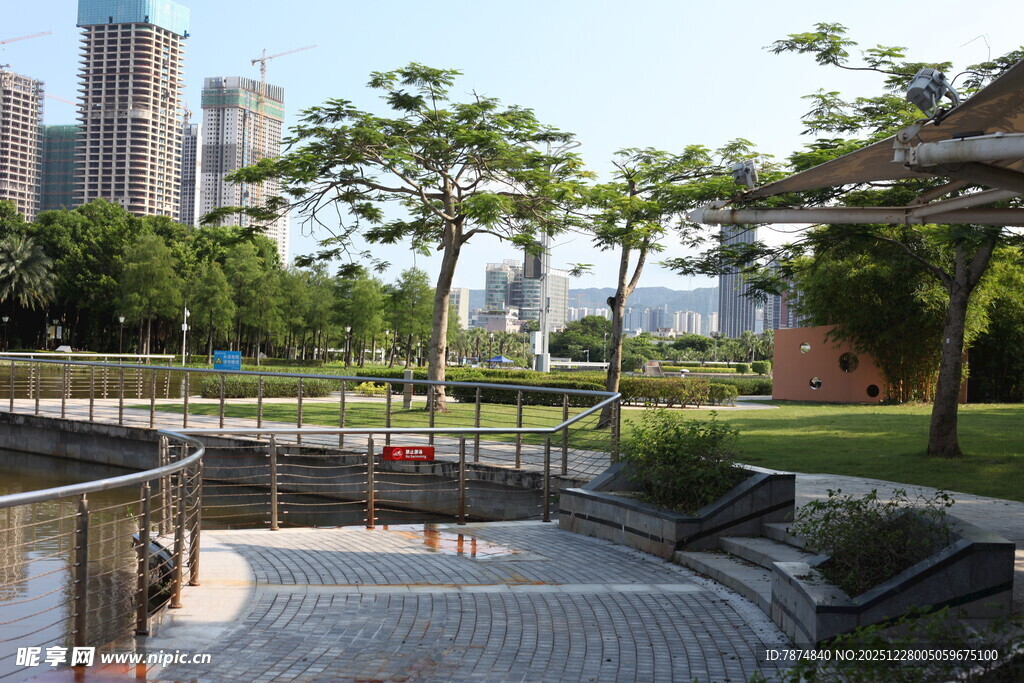 城市公园中的休闲步道