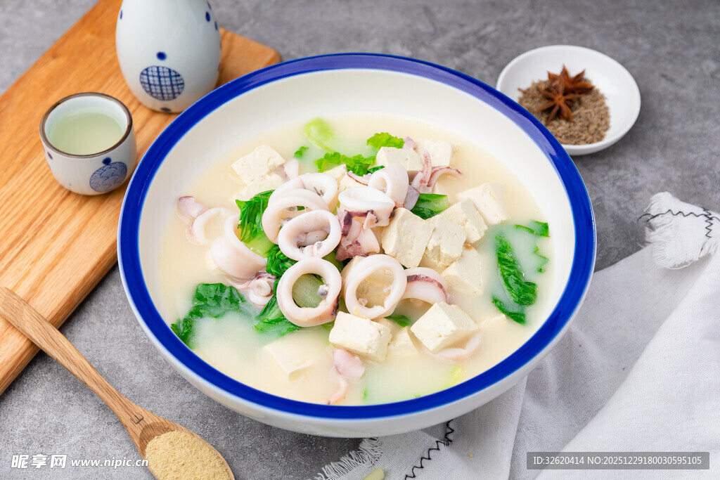 鱿鱼豆腐汤