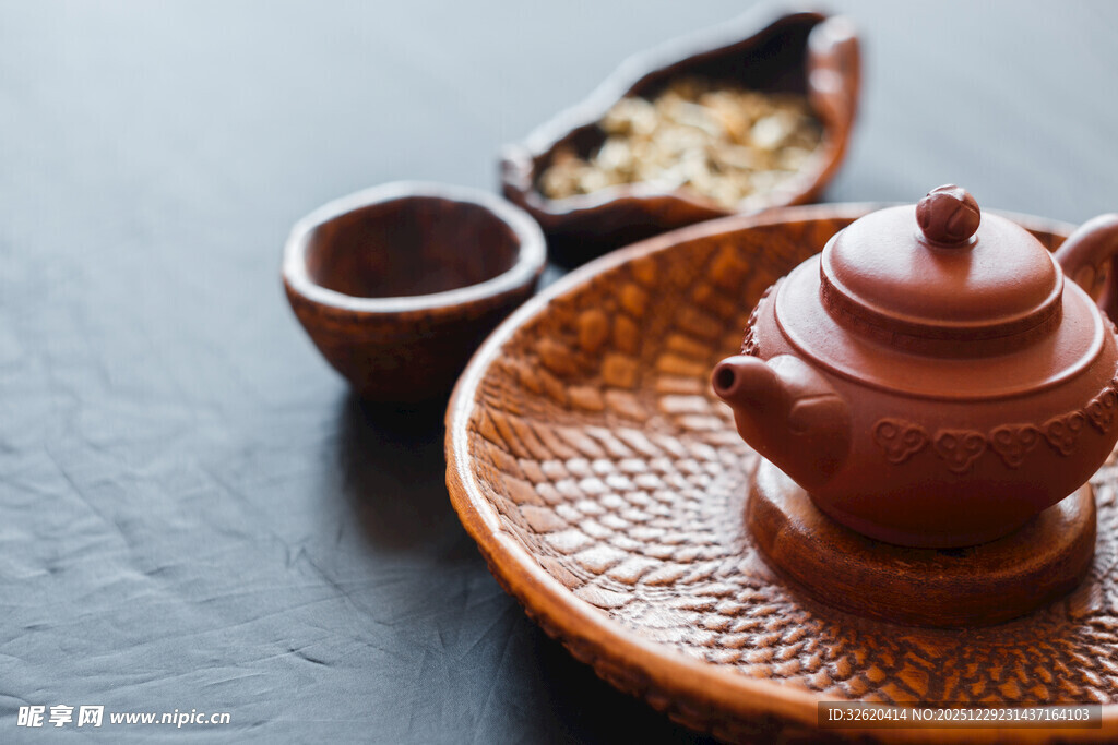 茶壶与茶具组合