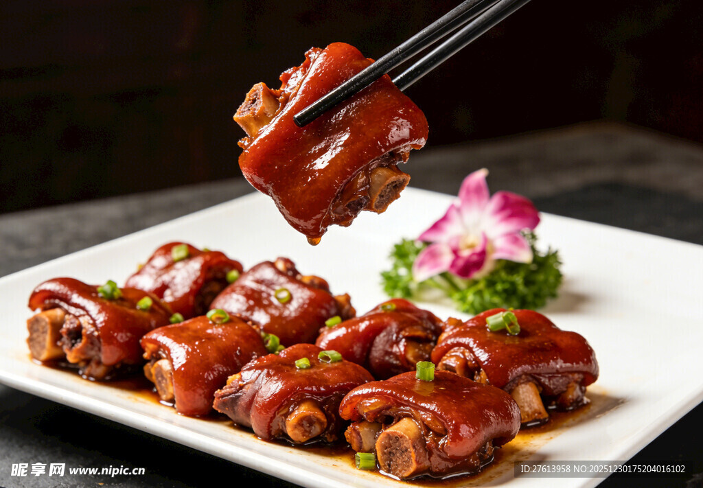 美味酱猪蹄 筷子夹起瞬间