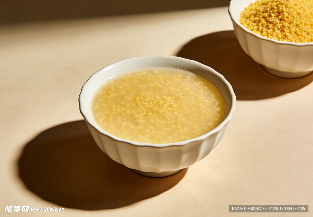 一碗金黄小米粥