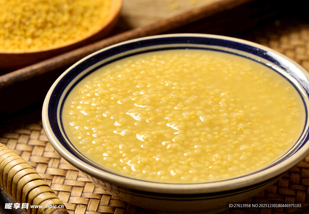 一碗香浓小米粥