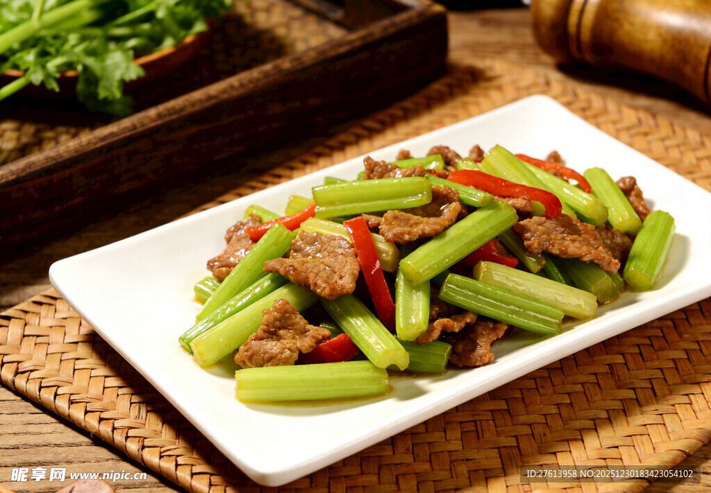 芹菜炒肉