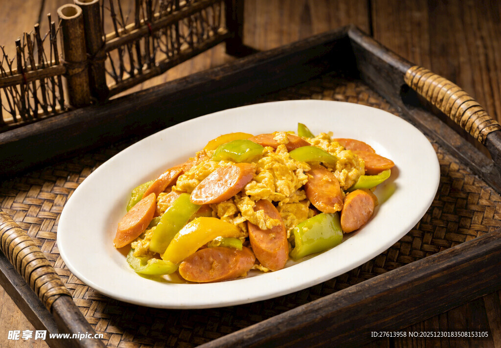 美味炒时蔬配香肠