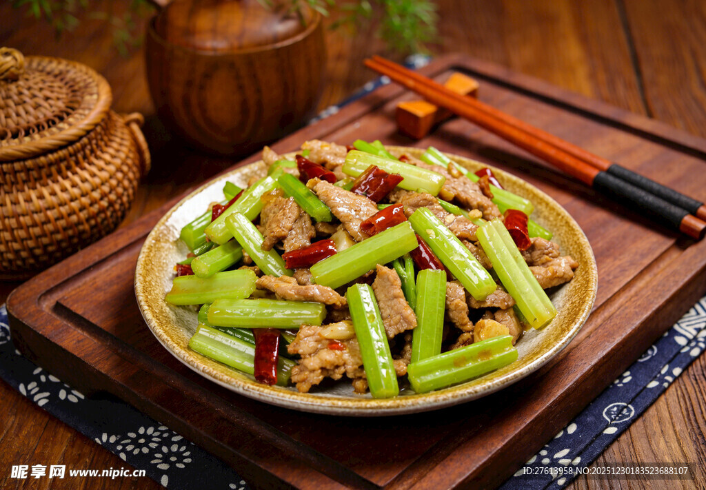 芹菜炒肉