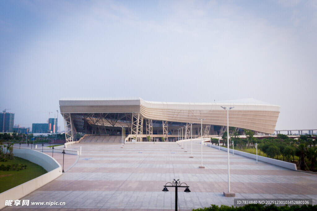 现代风格大型建筑外观