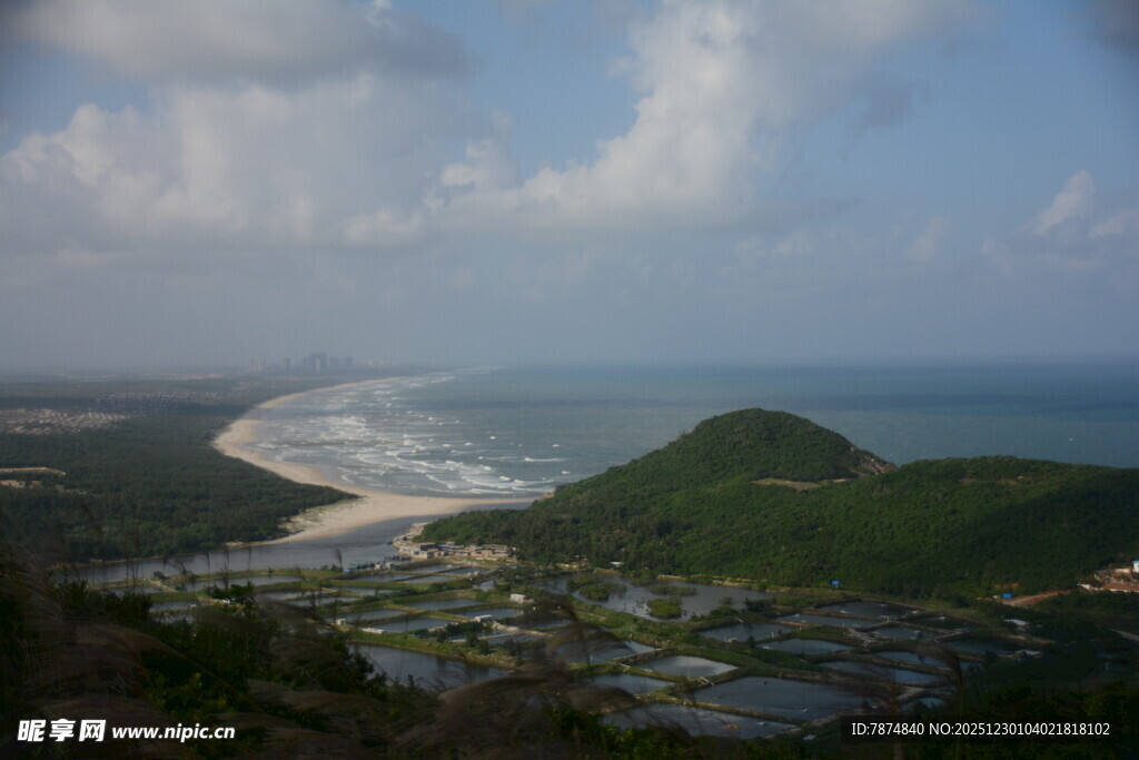 山海相依的美丽海滨风光
