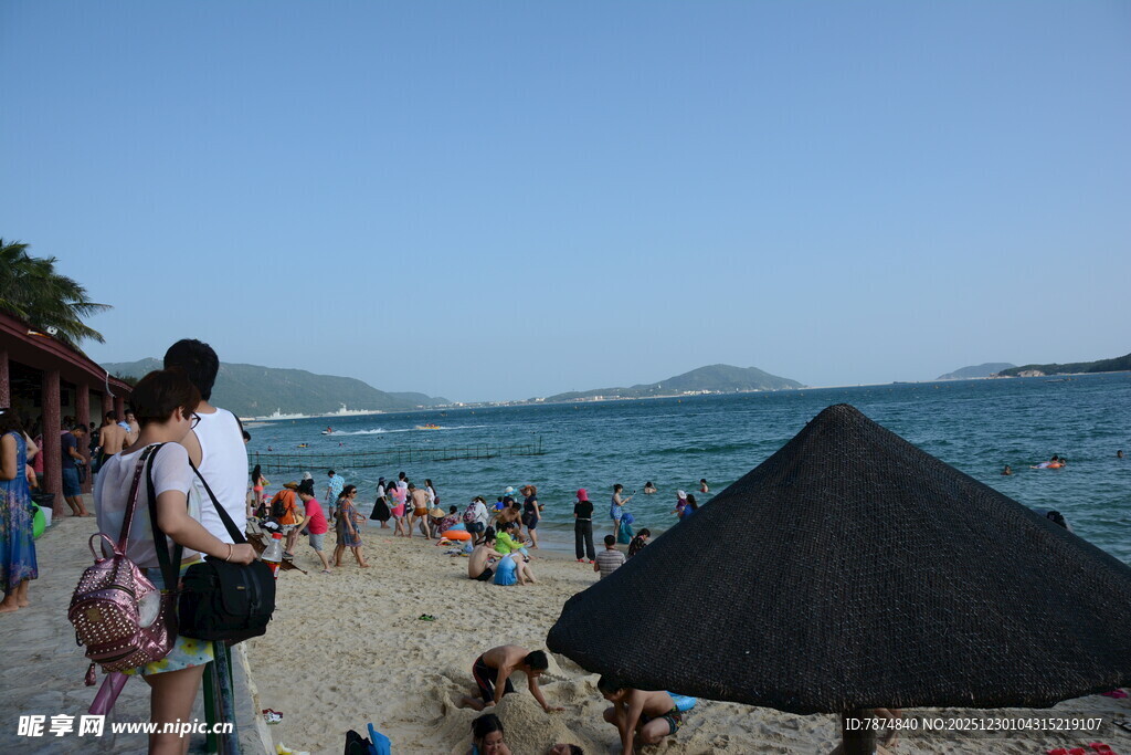 海滩上的休闲美好时光