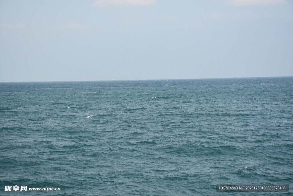 广阔蔚蓝大海