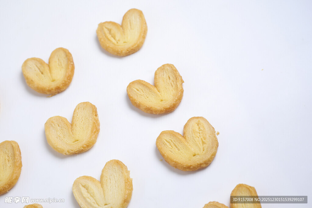 心形饼干摆拍图