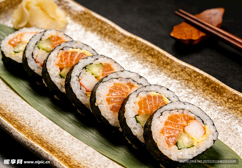 美味寿司卷摆盘展示