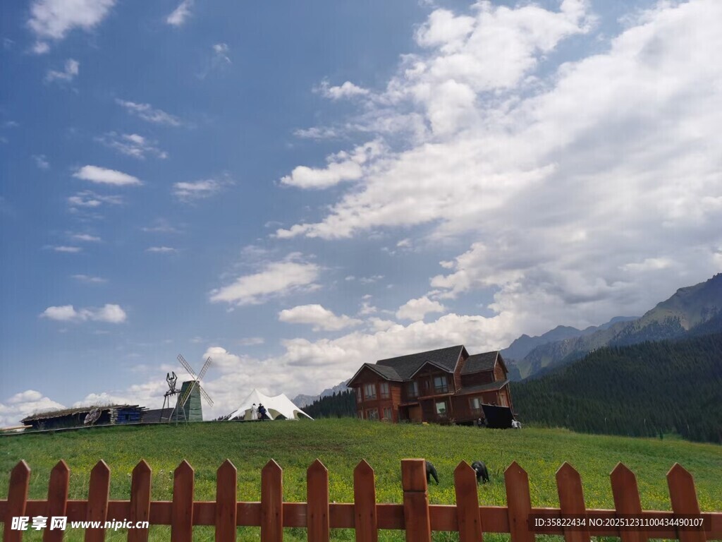 田园风光中的温馨小屋