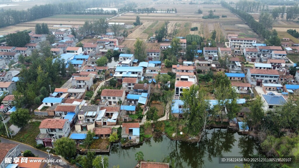 水乡村落俯瞰景象