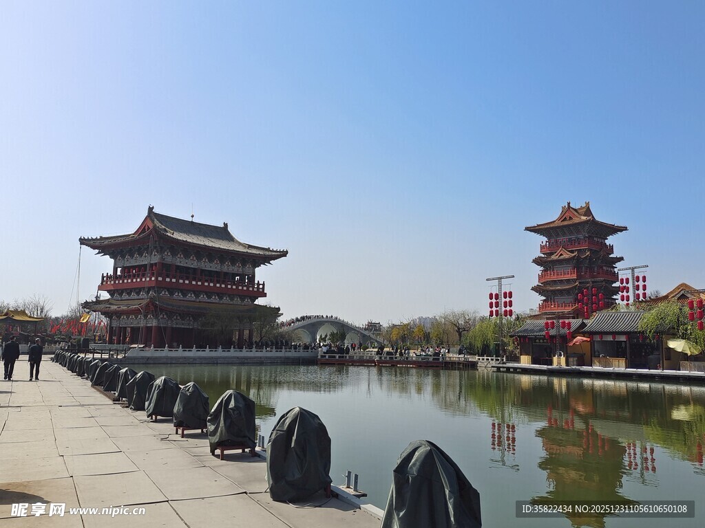 古风楼阁临湖美景