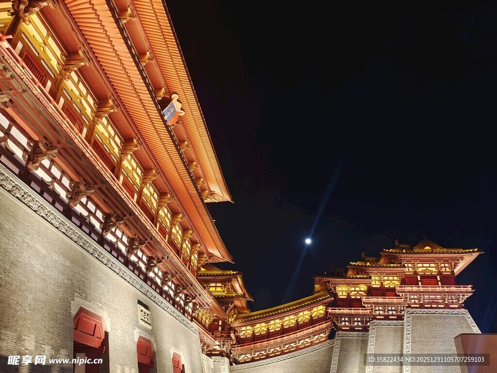 古城墙夜景 尽显古韵风采