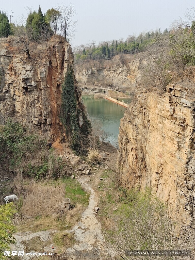 峡谷风光 山水相依
