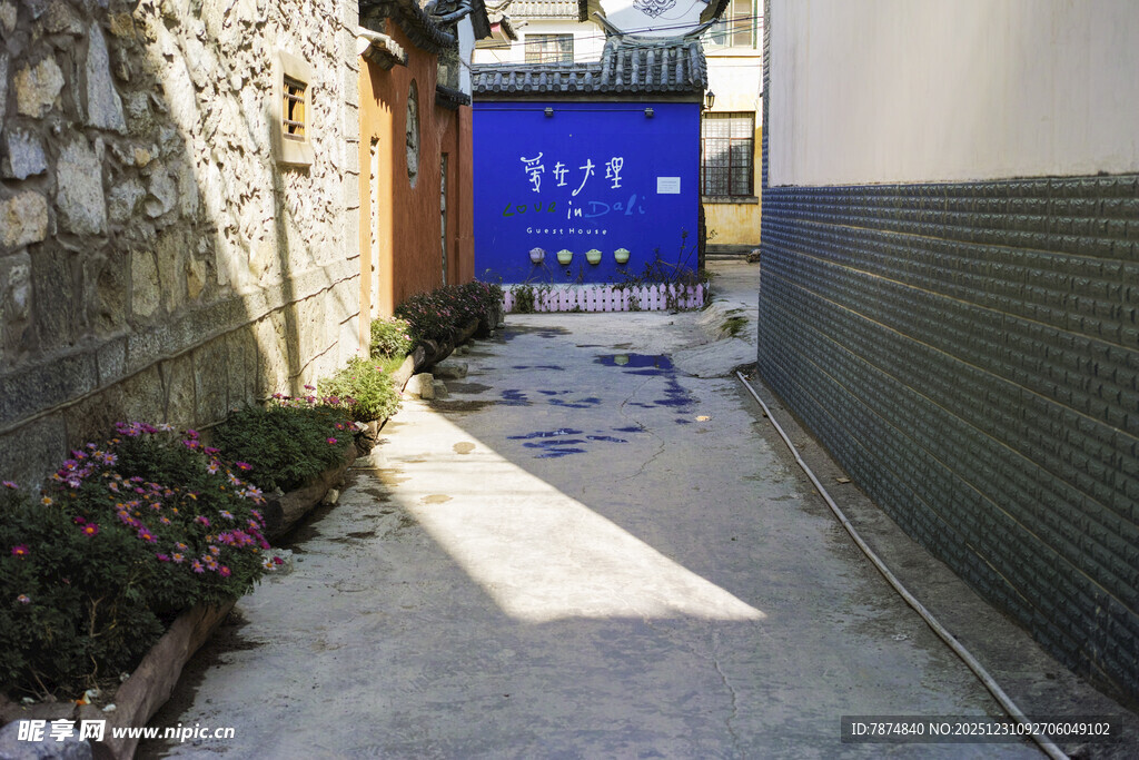 宁静小巷 阳光洒落的景致