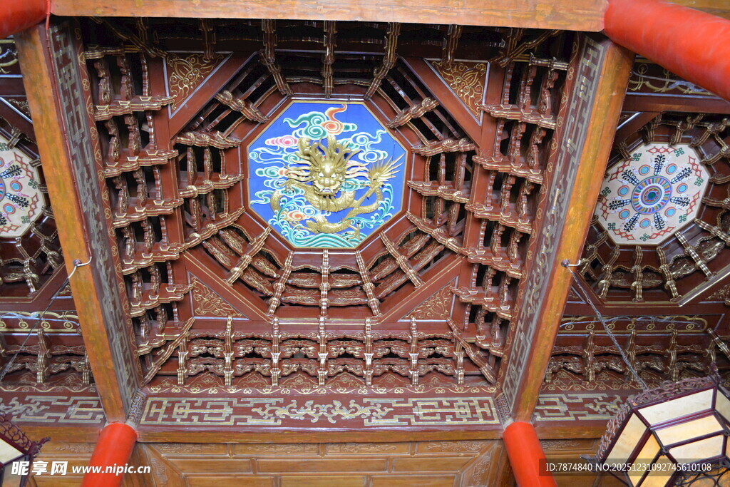 中式古建筑精美藻井图案