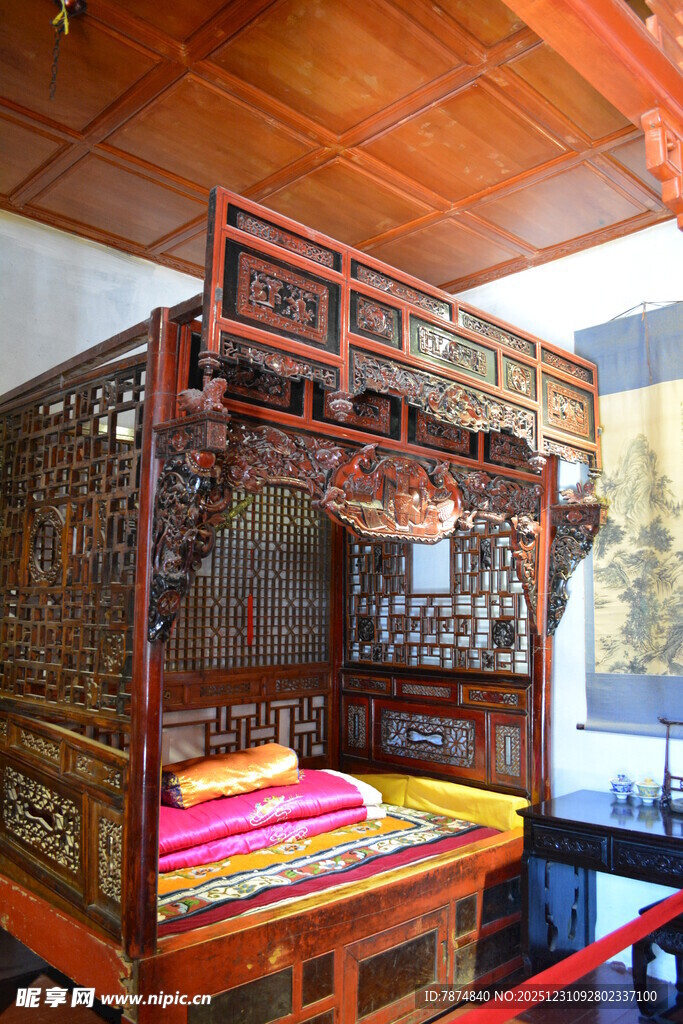 古典雕花床 尽显中式韵味