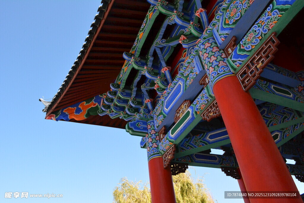 中式古建筑飞檐一角