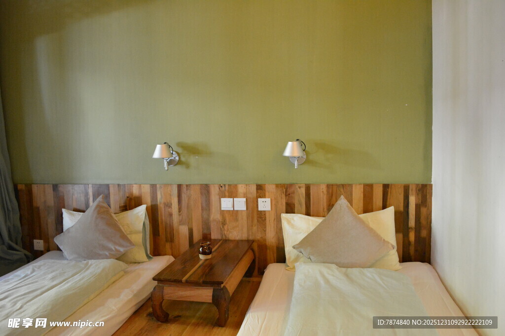 简约双床卧室温馨场景