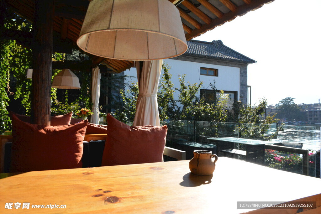 户外休闲露台桌椅场景