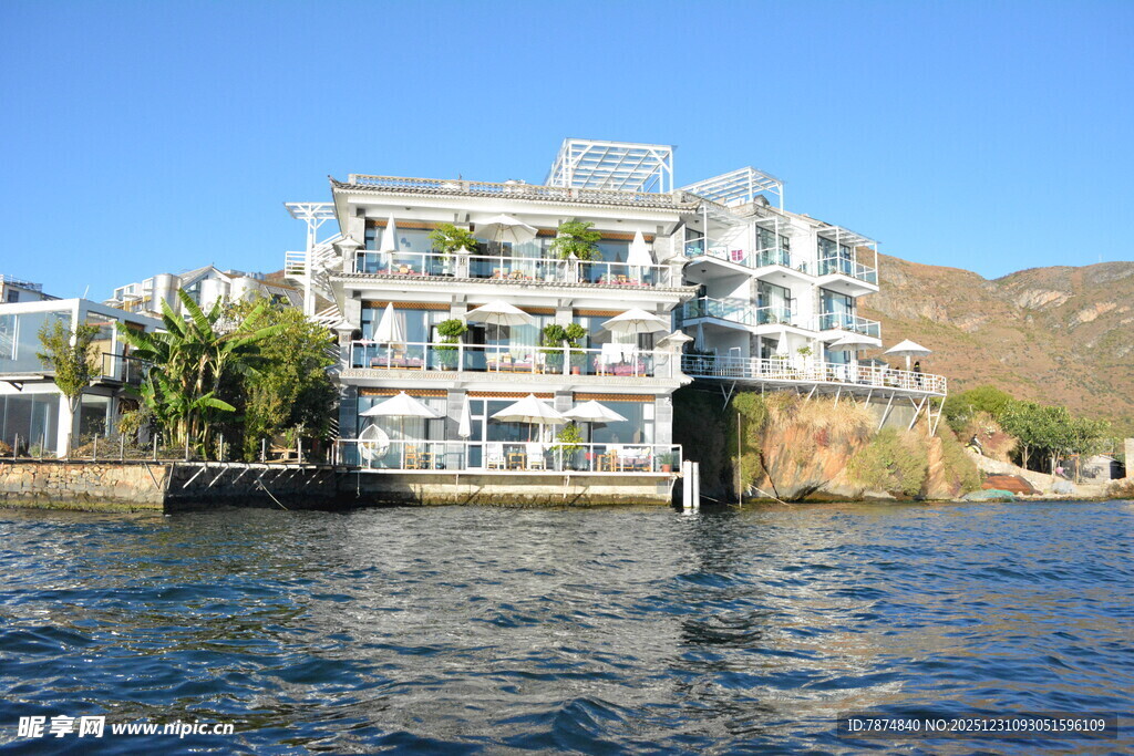 海滨别致白色度假建筑