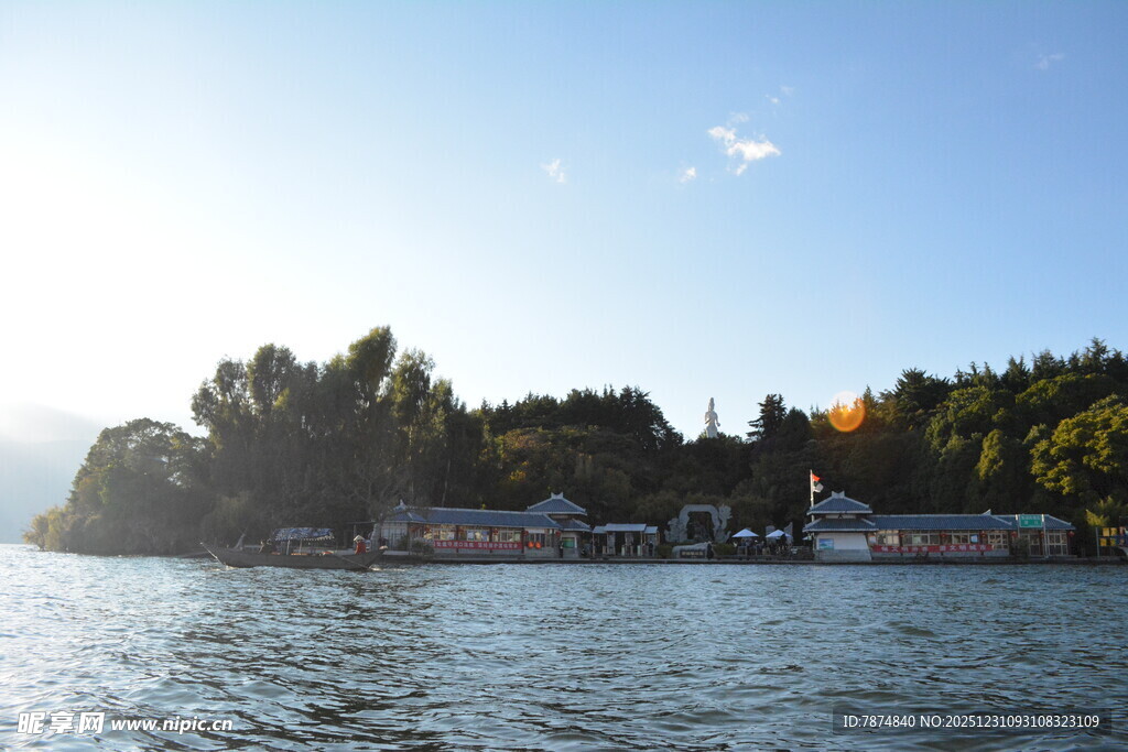 湖畔风光 宁静的水上景致