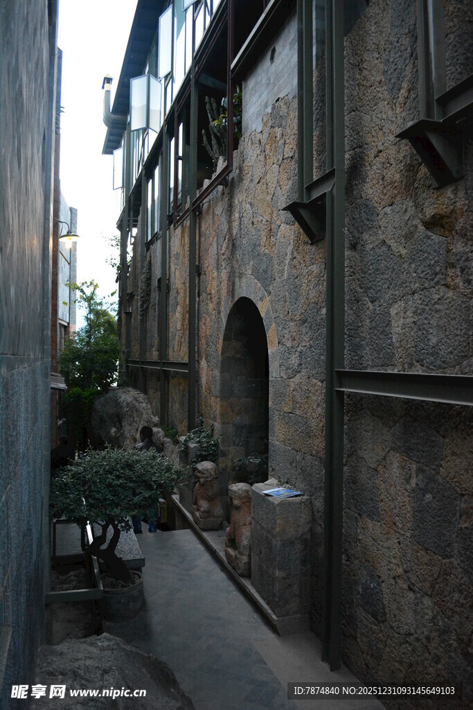 古老巷道中的建筑景致