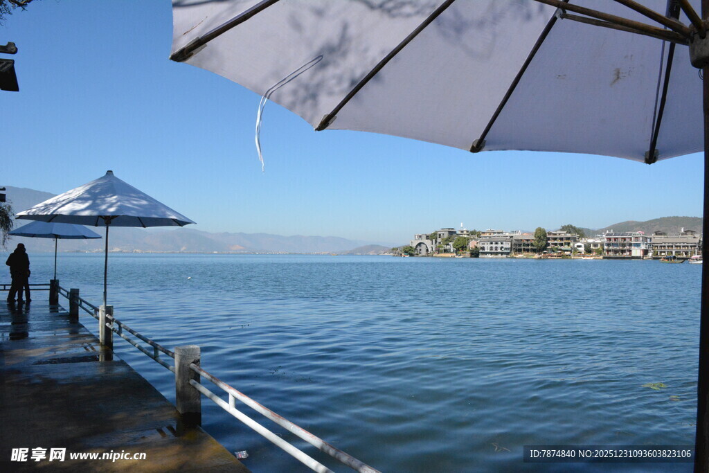 湖畔码头风景