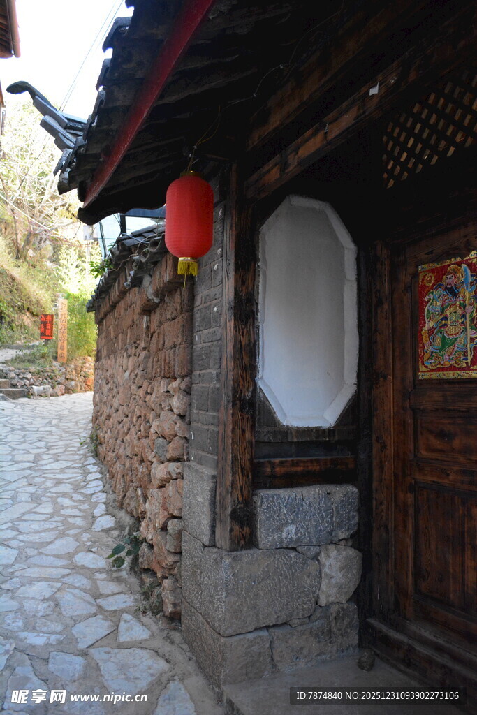 古巷中的传统民居一角