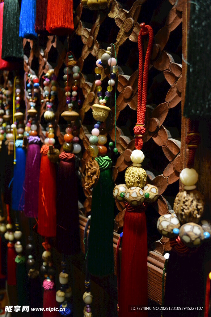 传统精美挂饰展示