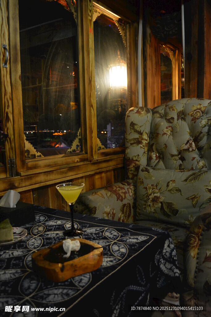 复古奢华客厅内景陈设